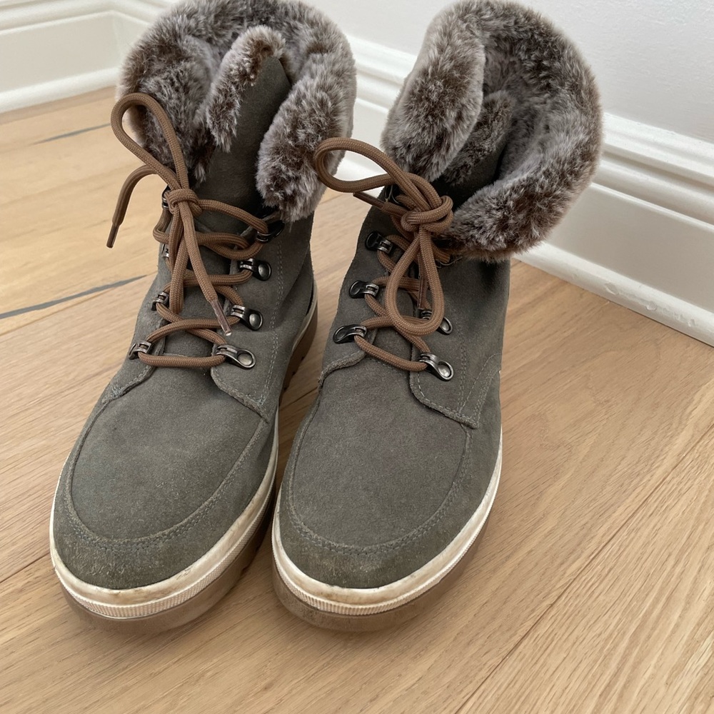 Cougar winter boots, size 10